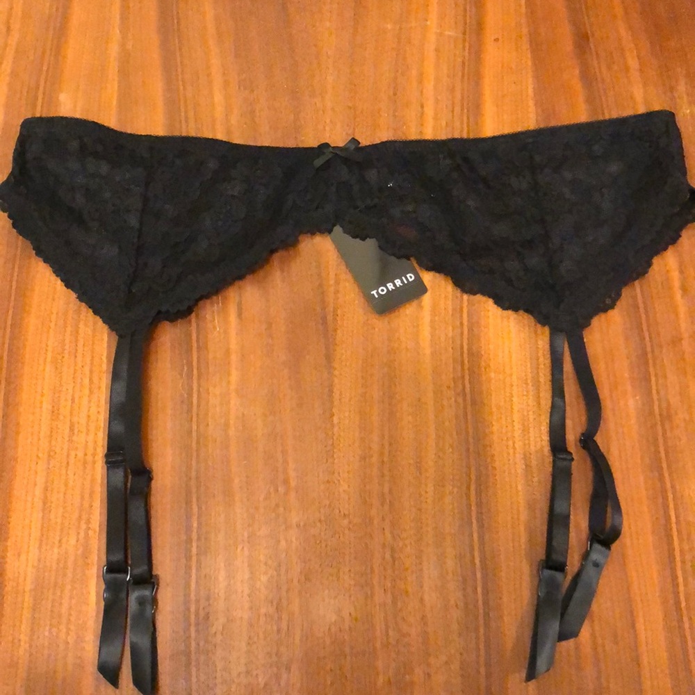 Black Torrid Lace Garter Belt- NWT